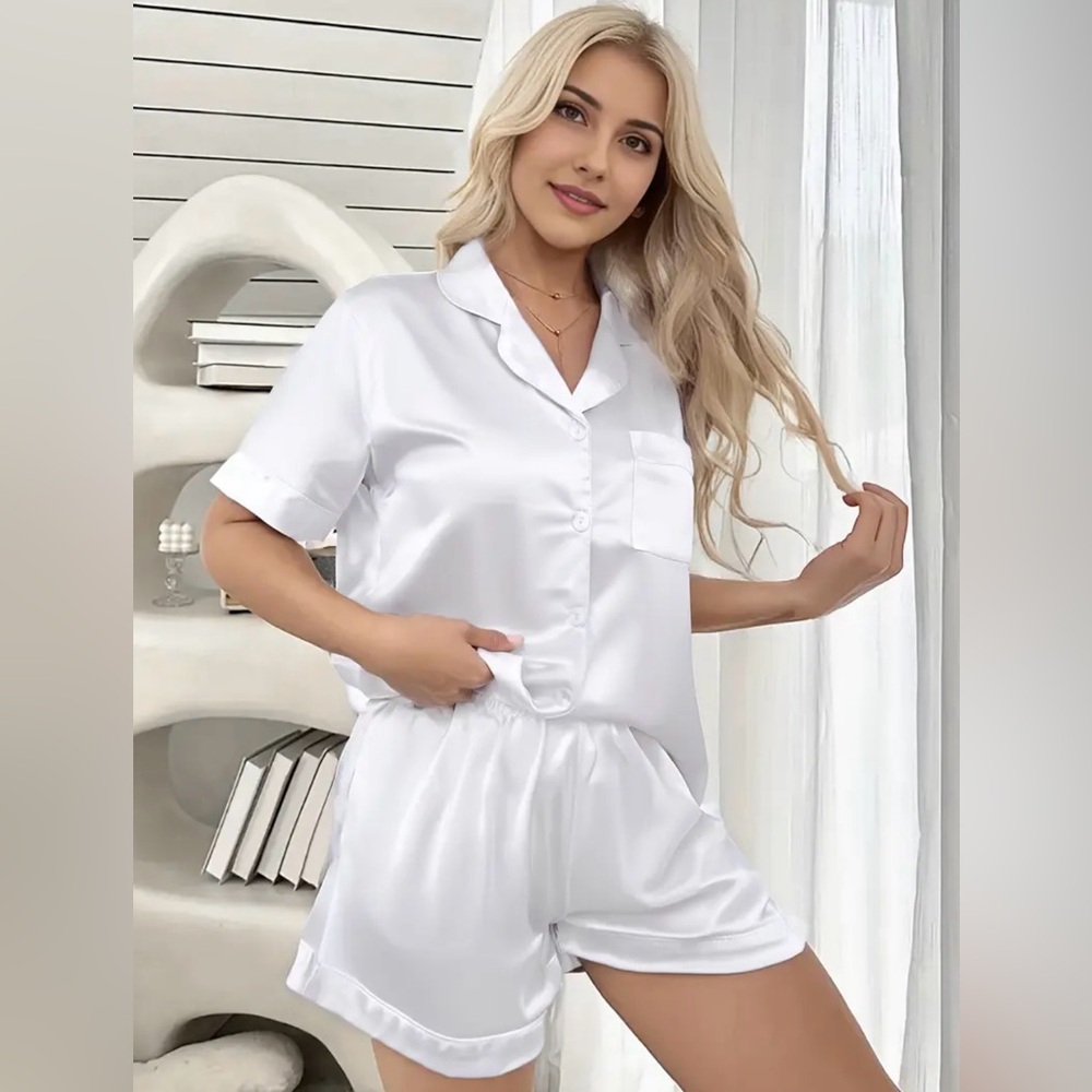🆕 Women’s White Satin Short Sleeve Pajama Set, XL